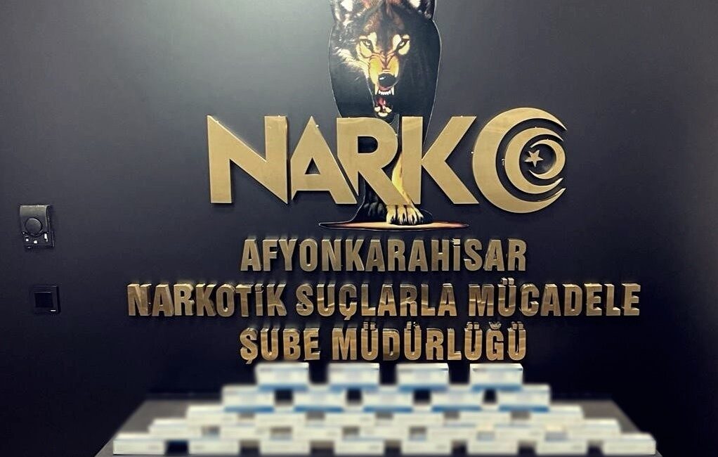 Afyonkarahisar’da polis kontrol noktasında durdurulan ve şüpheli hareketler sergileyen bir