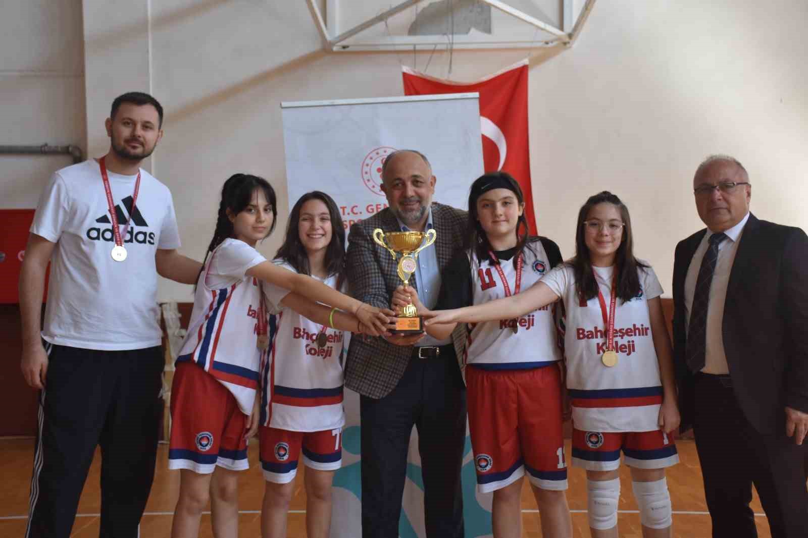 Afyonkarahisar’da Okul Sporları faaliyet programında yer alan 3X3 Yıldız Kızlar