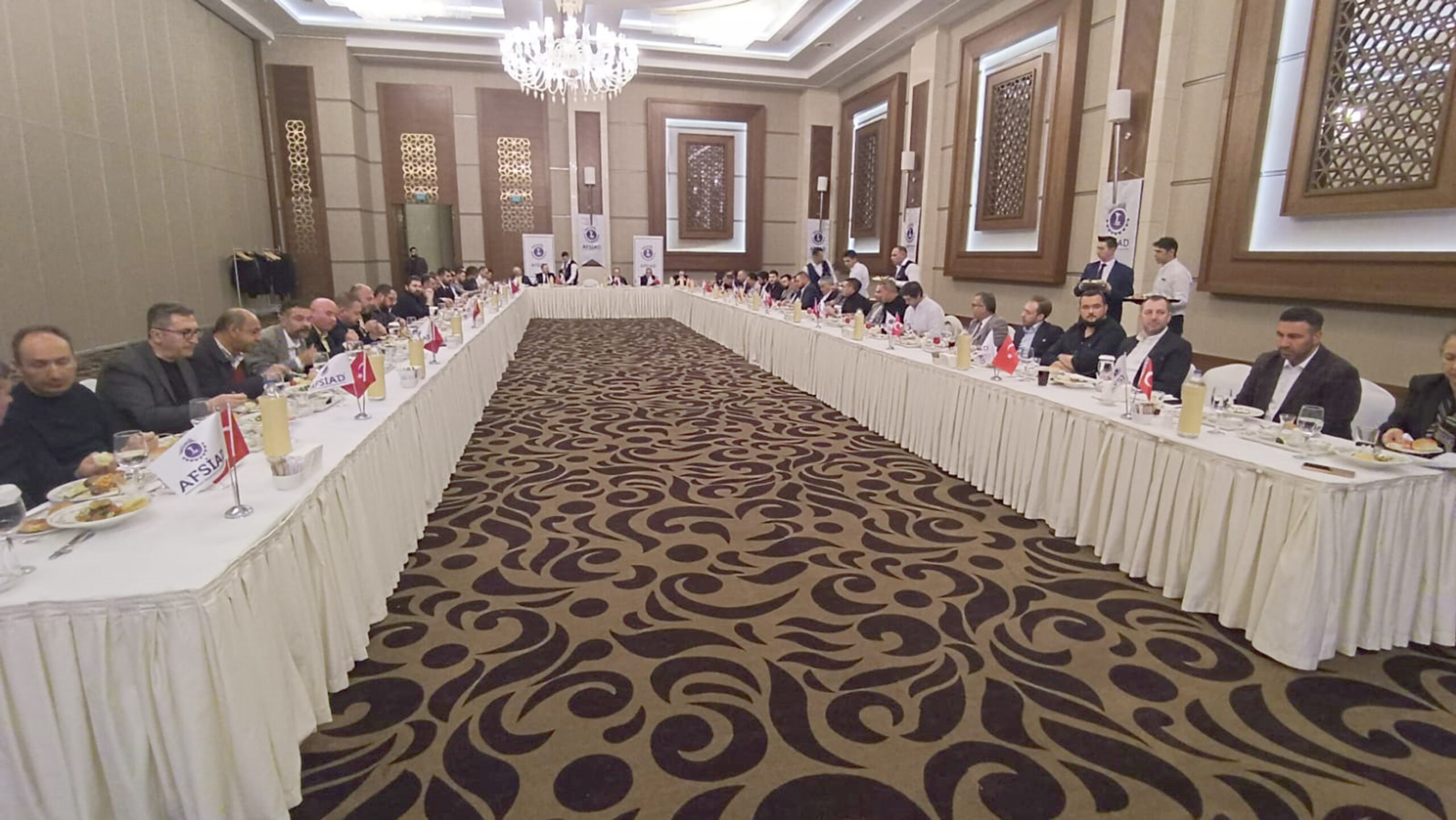 Afyonkarahisar Sanayici ve İş İnsanları Derneği tarafından iftar programı düzenlendi.