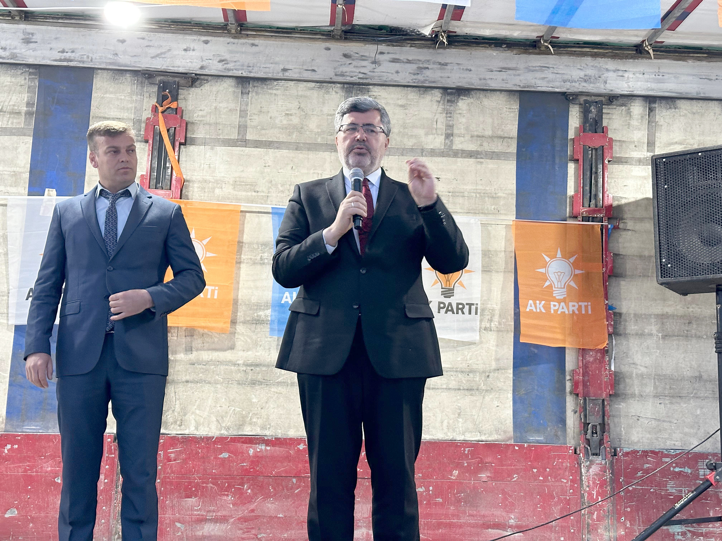 Yerel seçim çalışmaları kapsamında çalışmalar yapan AK Parti Afyonkarahisar Milletvekili