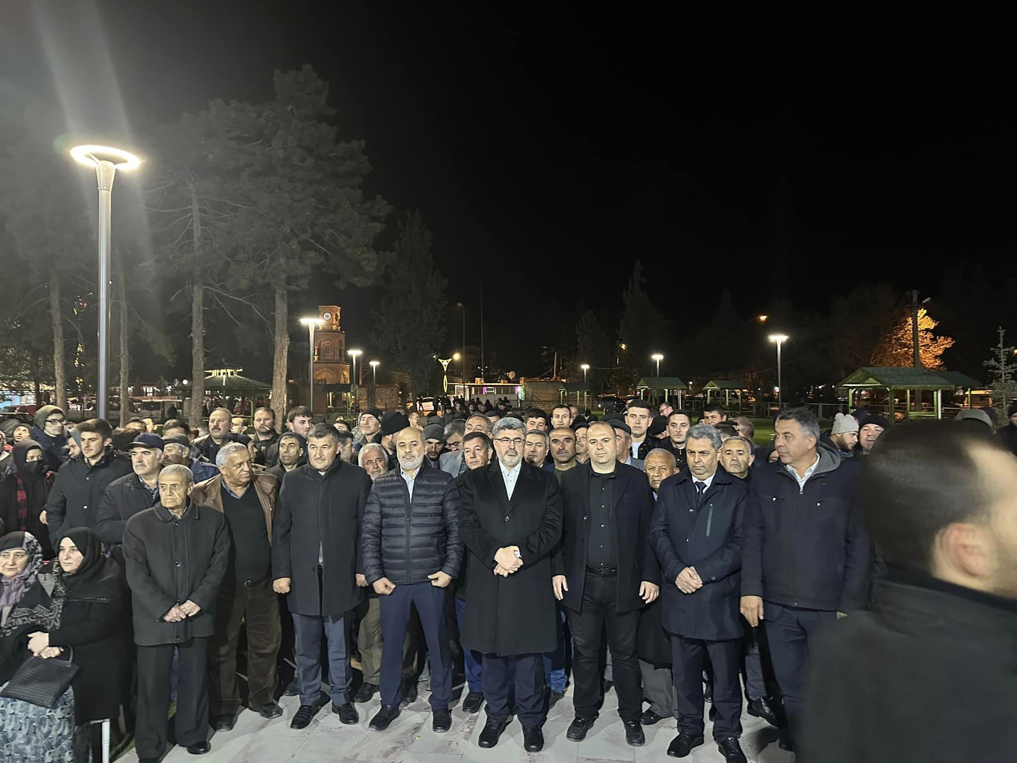 Afyonkarahisar’da ve ilçelerinde temaslarda bulunan AK Parti Afyonkarahisar Milletvekili Ali