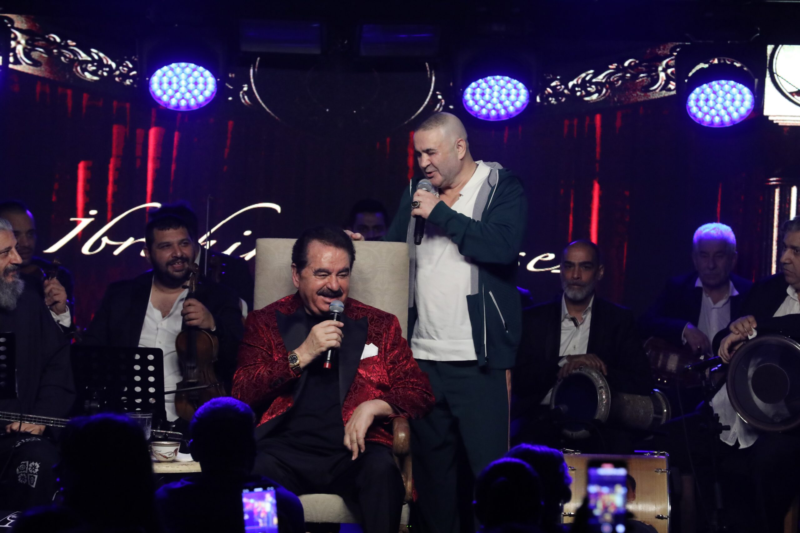 Ünlü sanatçı İbrahim Tatlıses uzun bir aranın ardından İstanbul’da sahneye
