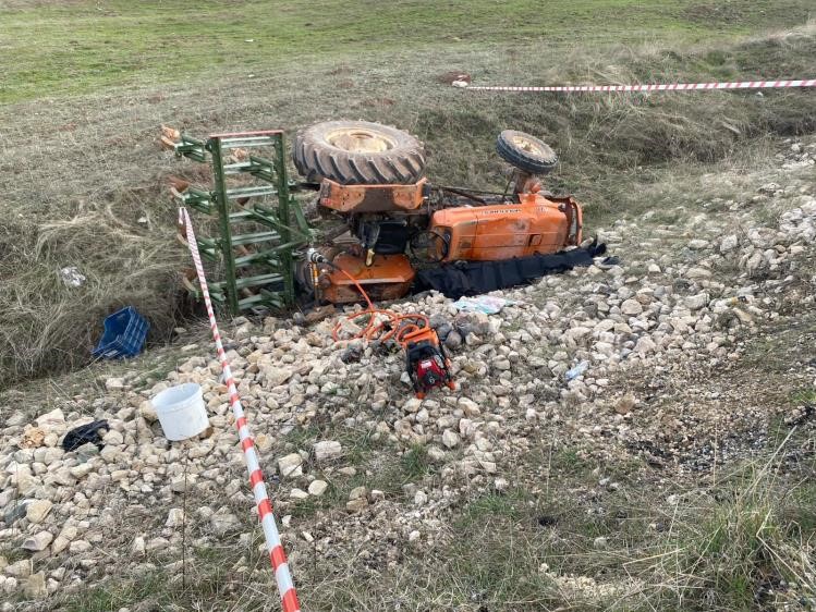 Adıyaman’ın Gölbaşı ilçesinde traktörün devrilmesi sonucu meydana gelen kazada sürücü