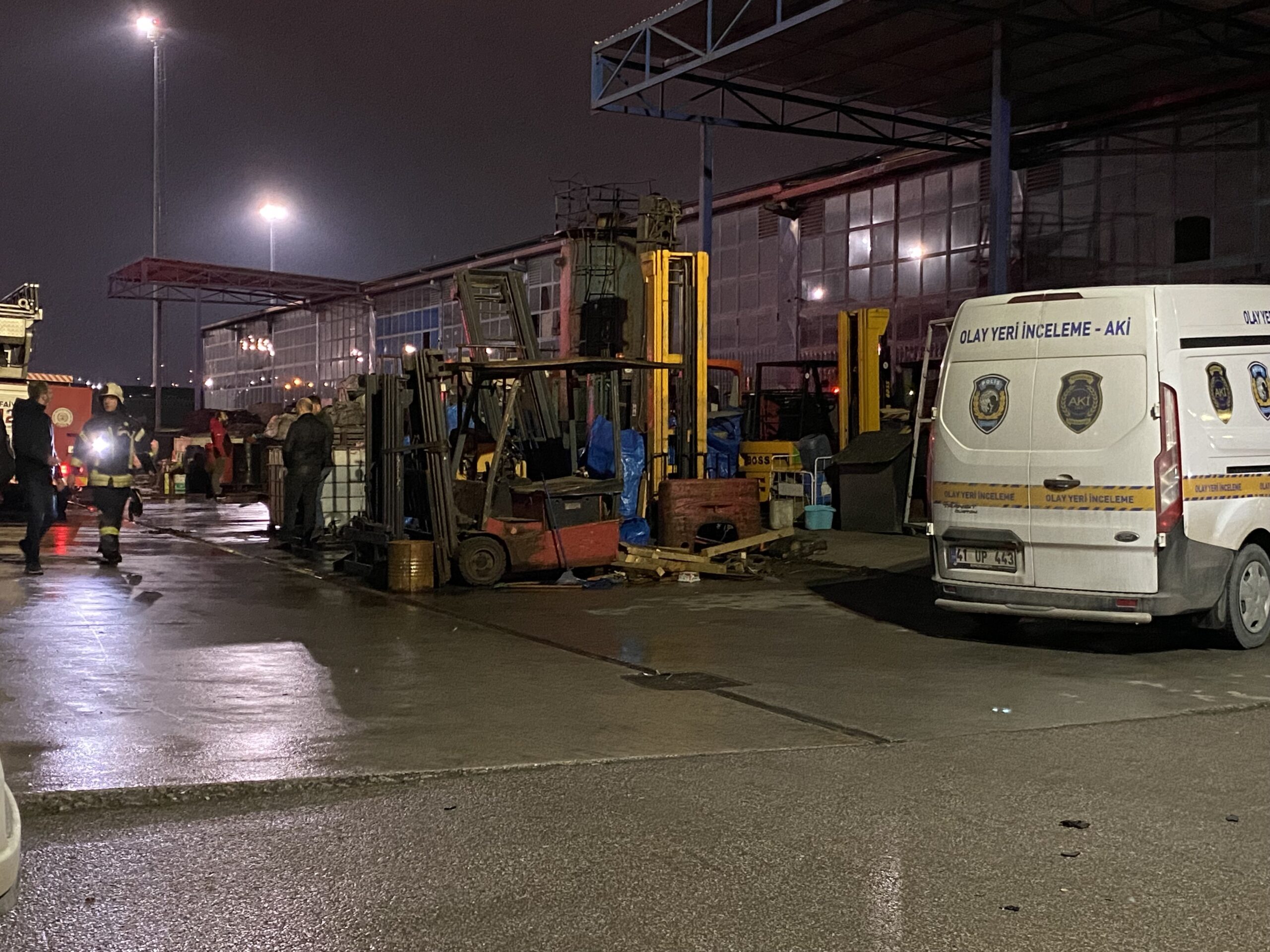 Kocaeli’nin Başiskele ilçesinde iş yerinde çıkan yangında yabancı uyruklu şahıs,