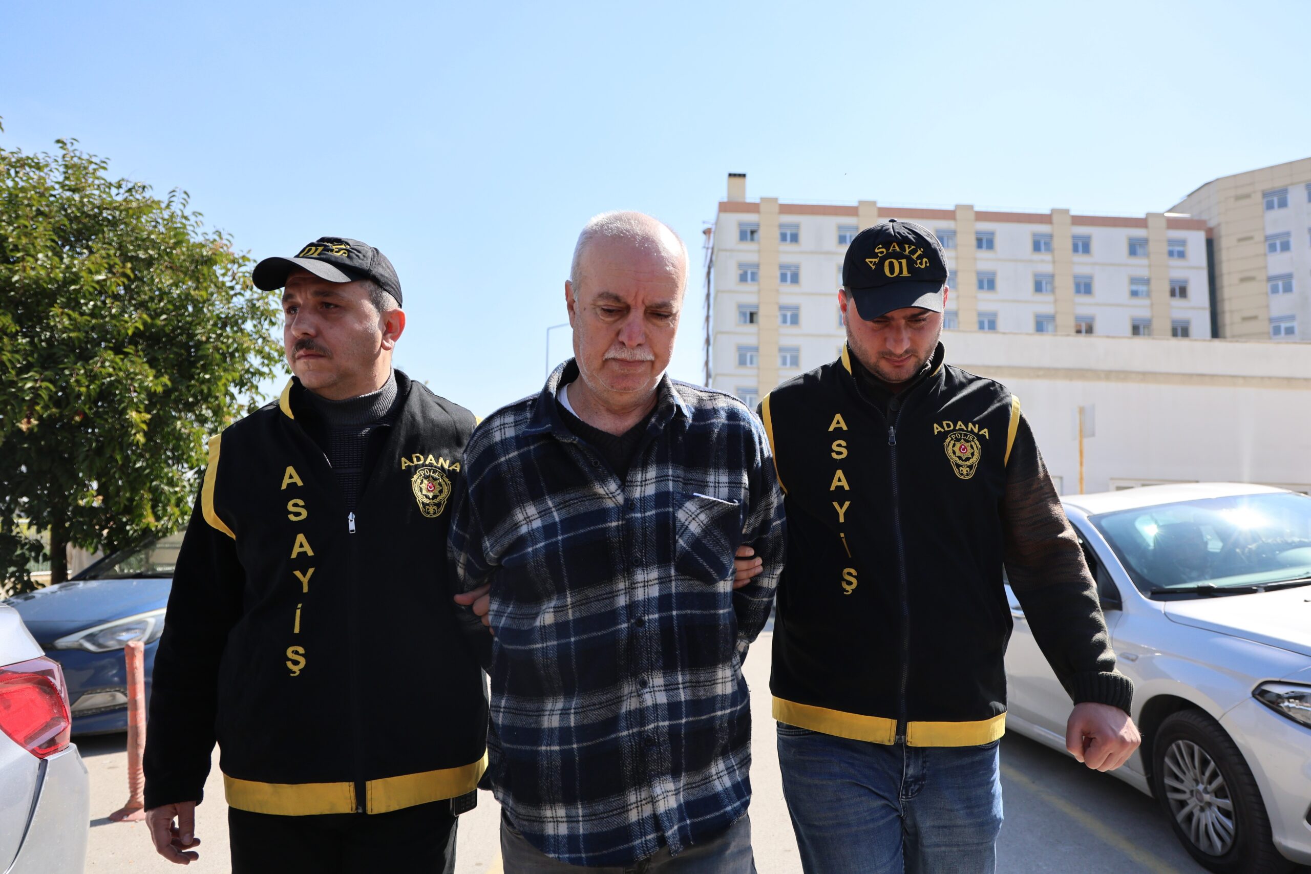 Adana’da uyuşturucu bağımlısı oğlunu öldürerek cezaevine giren baba avukatıyla mesaj