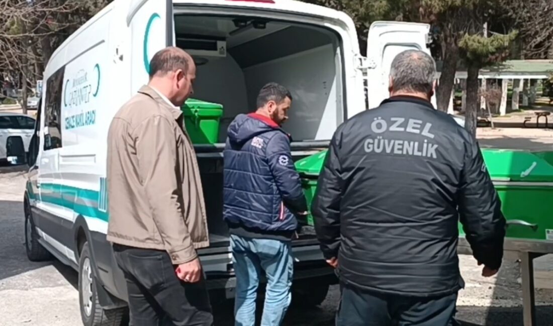 Gaziantep’in Oğuzeli ilçesinde 2 oğlunun bıçaklı saldırısına uğrayan baba hayatını