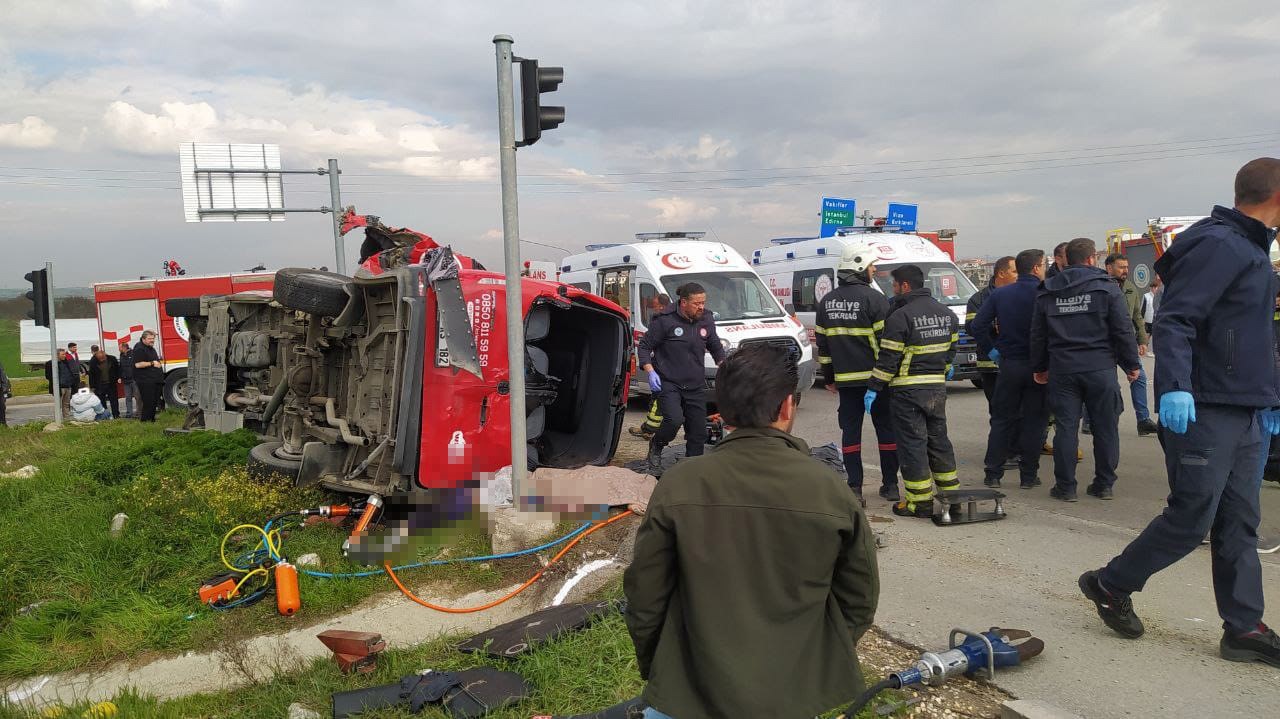 Tekirdağ’ın Saray ilçesi Çukuryurt kavşağında, kırmızı ışık ihlali sebebiyle, bir