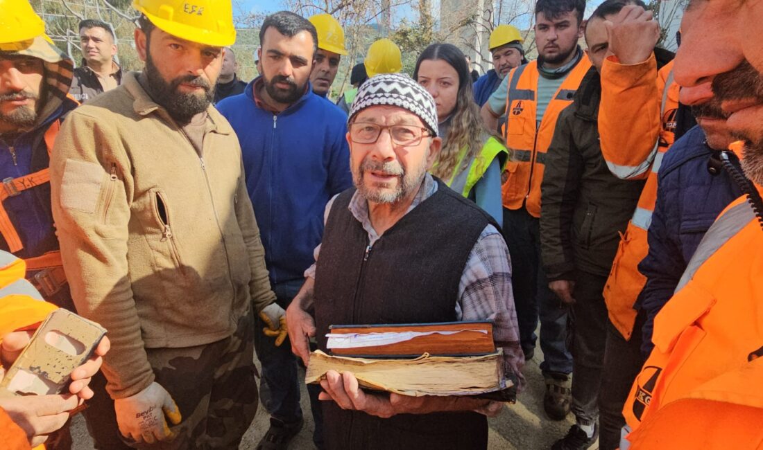Aydın’ın Yenipazar ilçesinde müstakil evde çıkan yangında ev küle dönerken,