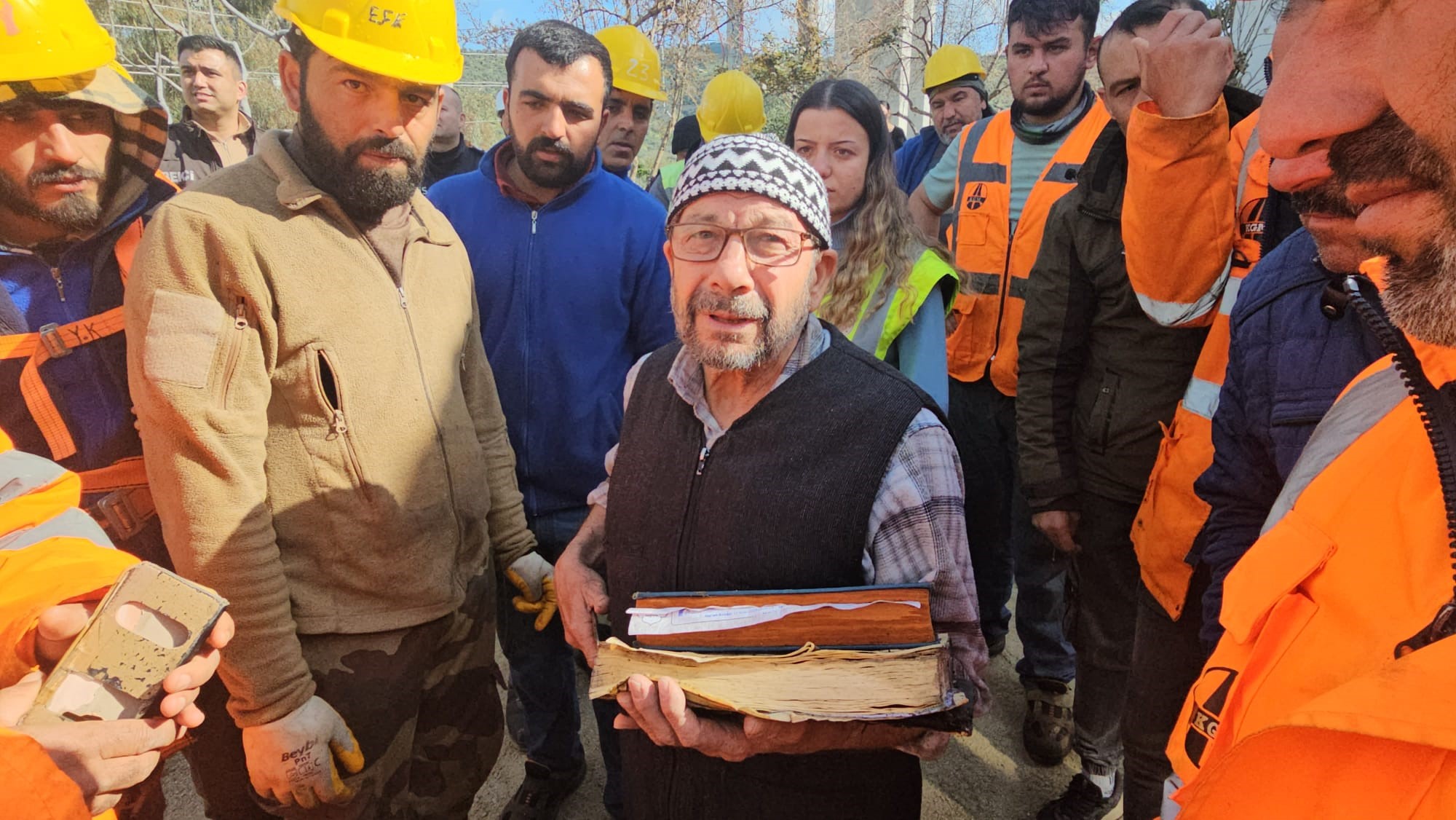 Aydın’ın Yenipazar ilçesinde müstakil evde çıkan yangında ev küle dönerken,