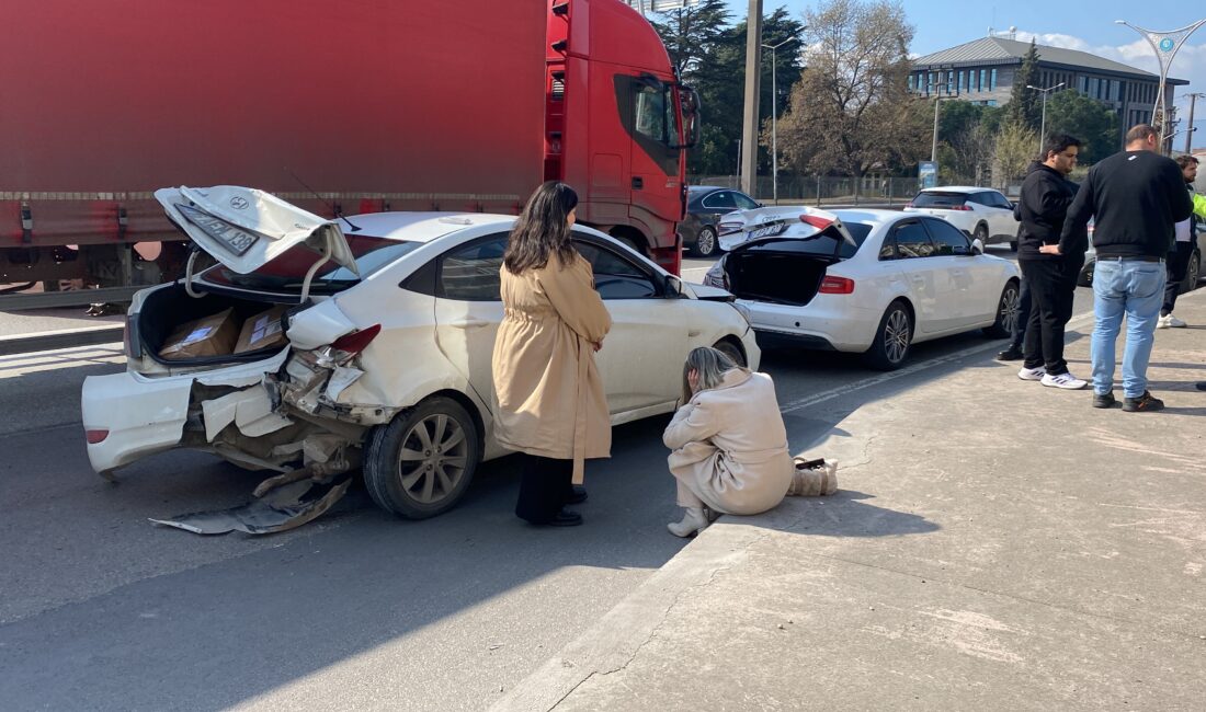 Kocaeli D100 Karayolu’nda 7 aracın karıştığı zincirleme trafik kazasında biri