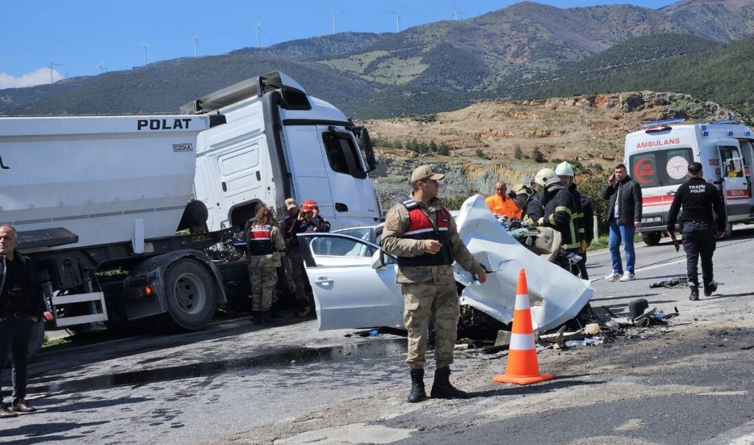 Tarsus-Adana-Gaziantep (TAG) Otoyolu’nun Nurdağı kesiminde tırla otomobilin çarpıştığı kazada 2
