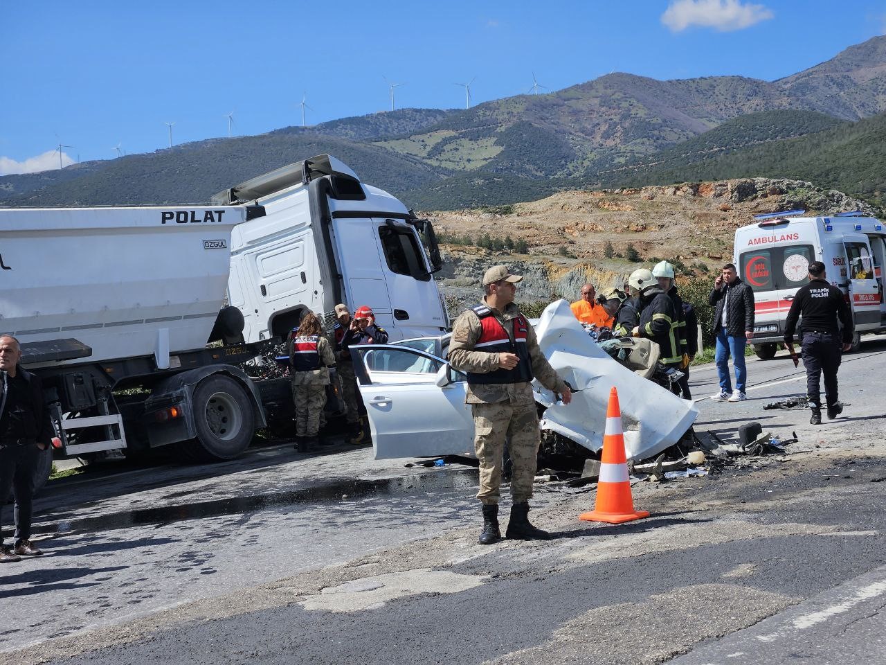 Tarsus-Adana-Gaziantep (TAG) Otoyolu’nun Nurdağı kesiminde tırla otomobilin çarpıştığı kazada 2