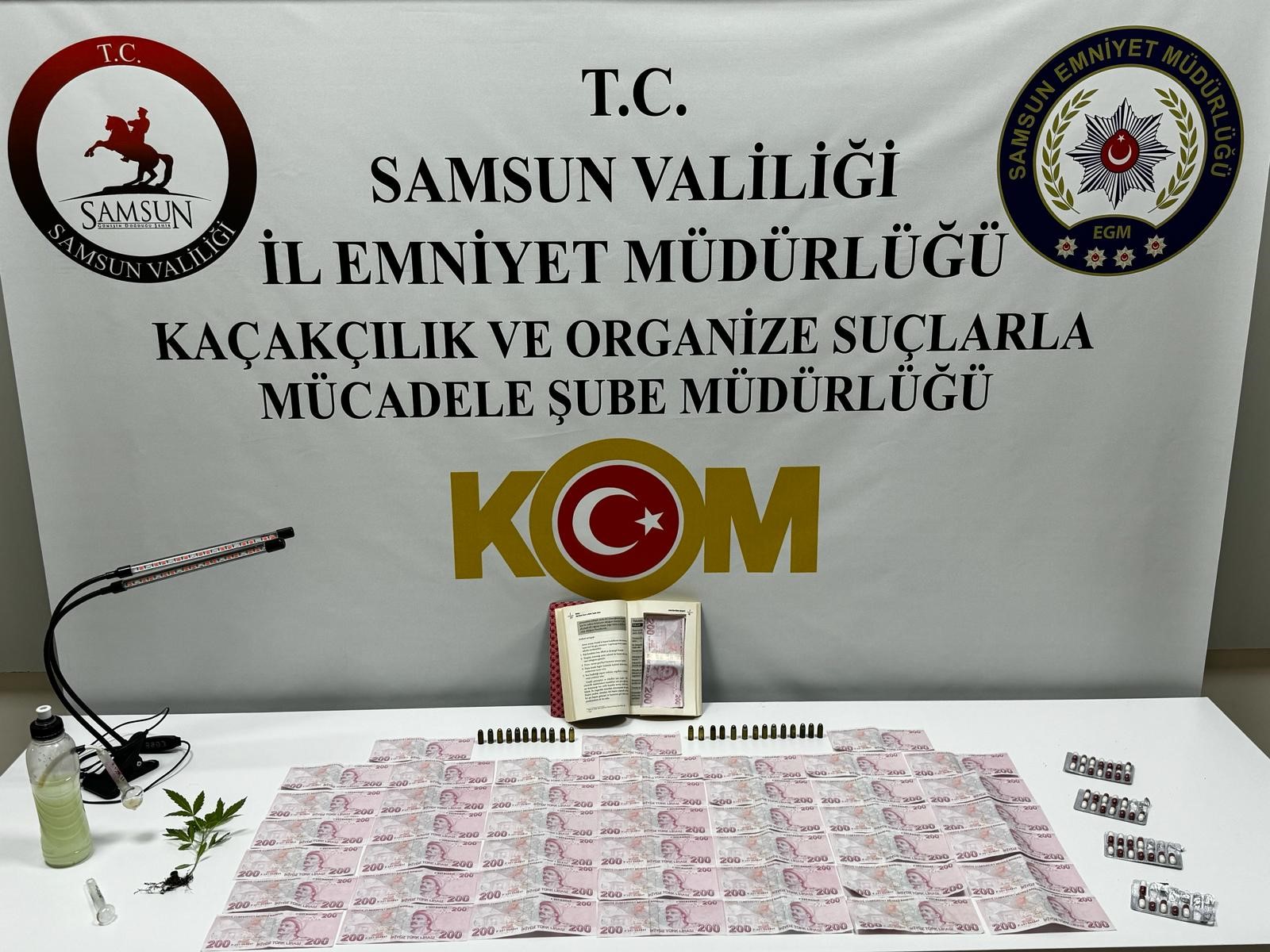 Samsun’da özel olarak kesilmiş kitabın içine gizlenmiş 46 adet sahte