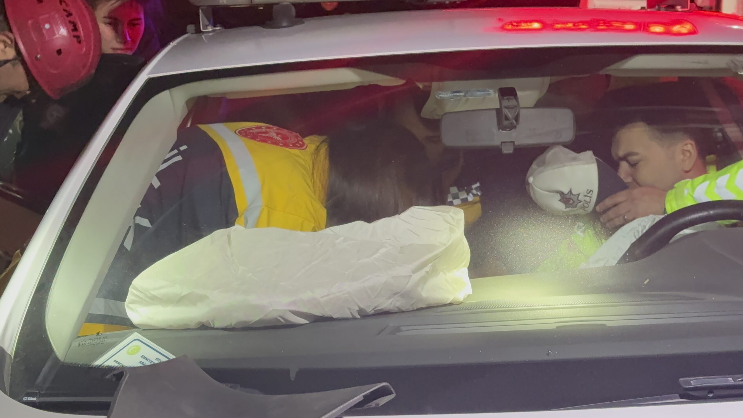 Kocaeli Valisi Seddar Yavuz, TEM Otoyolu’nda kaza yapan 2 trafik