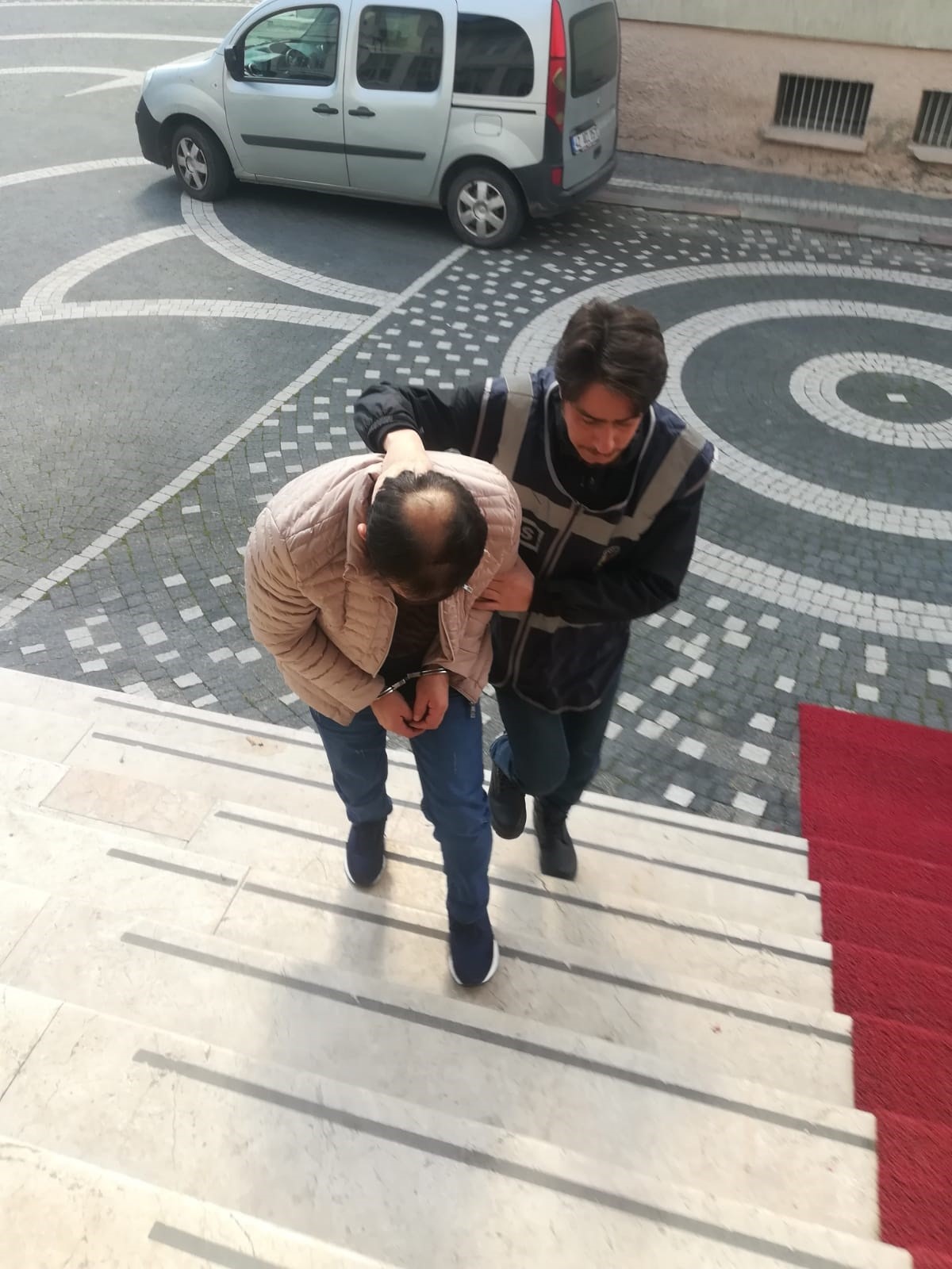 Konya’nın Akşehir ilçesinde başkasına ait sürücü belgesine kendi fotoğrafını yapıştıran
