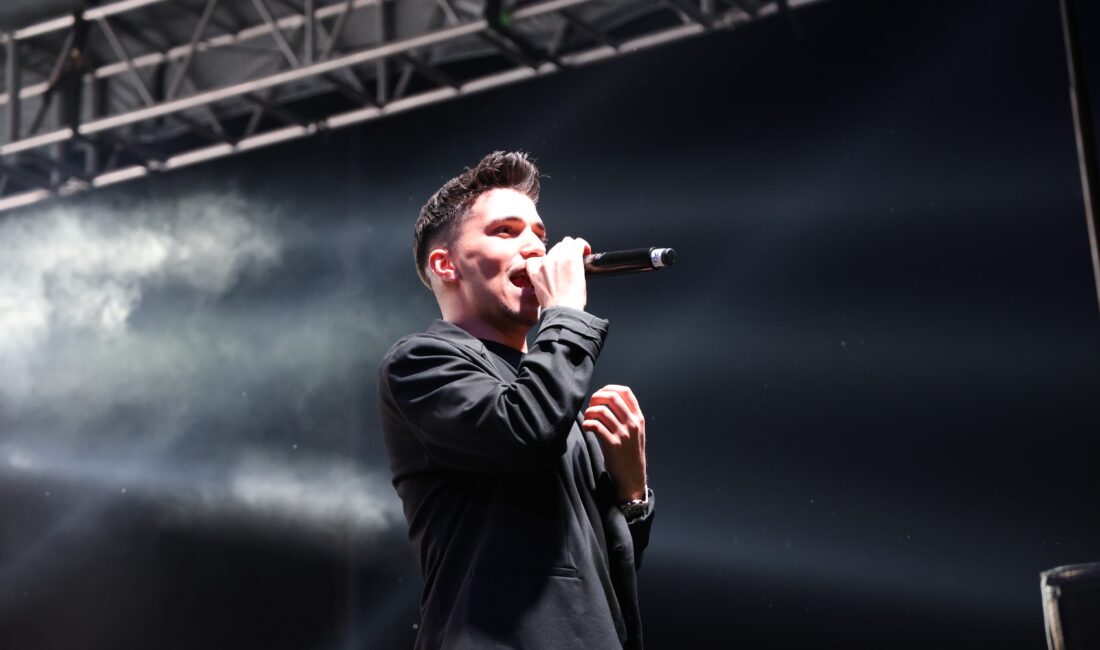 Adana’nın Kozan ilçesine konser için gelen sanatçı Dodo, 3 yıldır