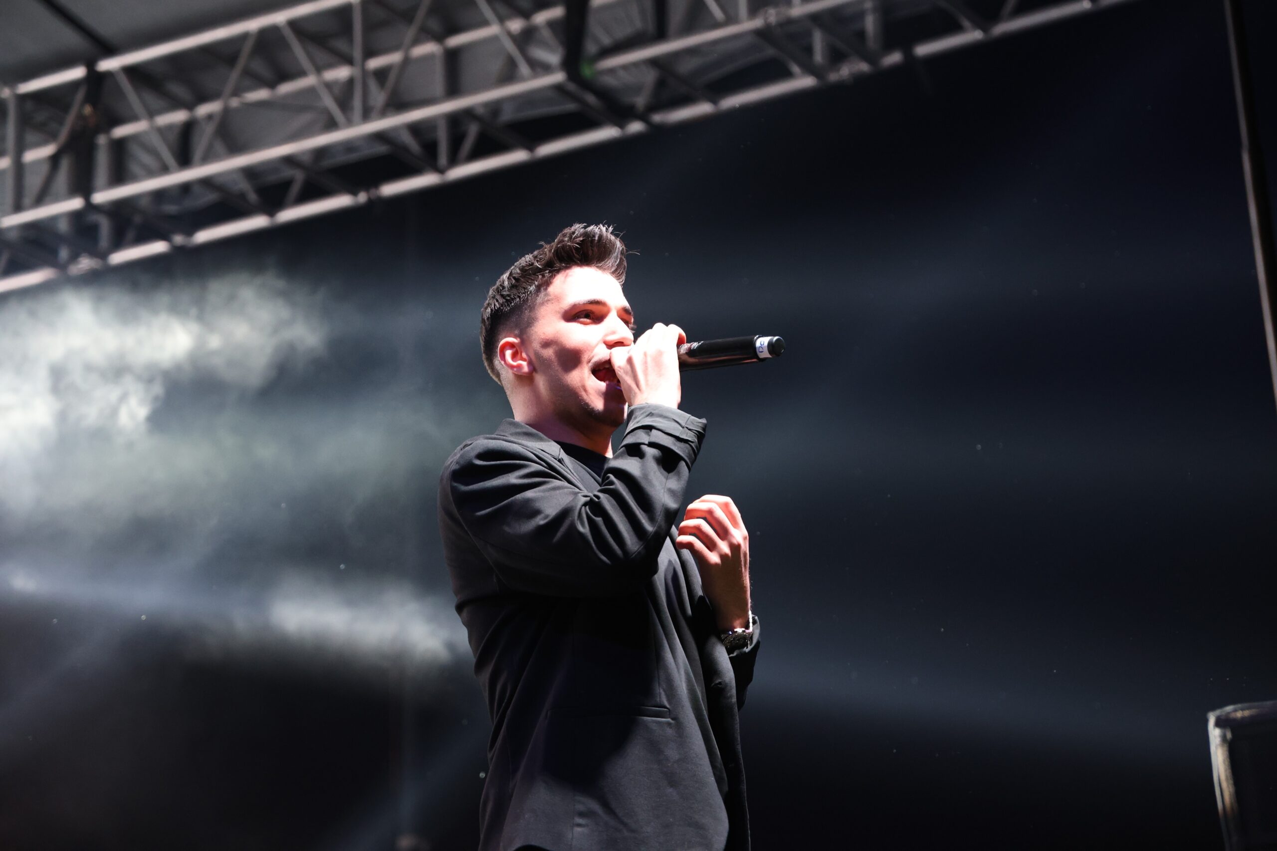Adana’nın Kozan ilçesine konser için gelen sanatçı Dodo, 3 yıldır