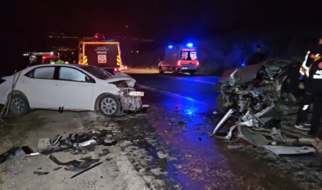 Gaziantep’in Nurdağı ilçesinde iki otomobilin kafa kafaya çarpışması sonucu meydana