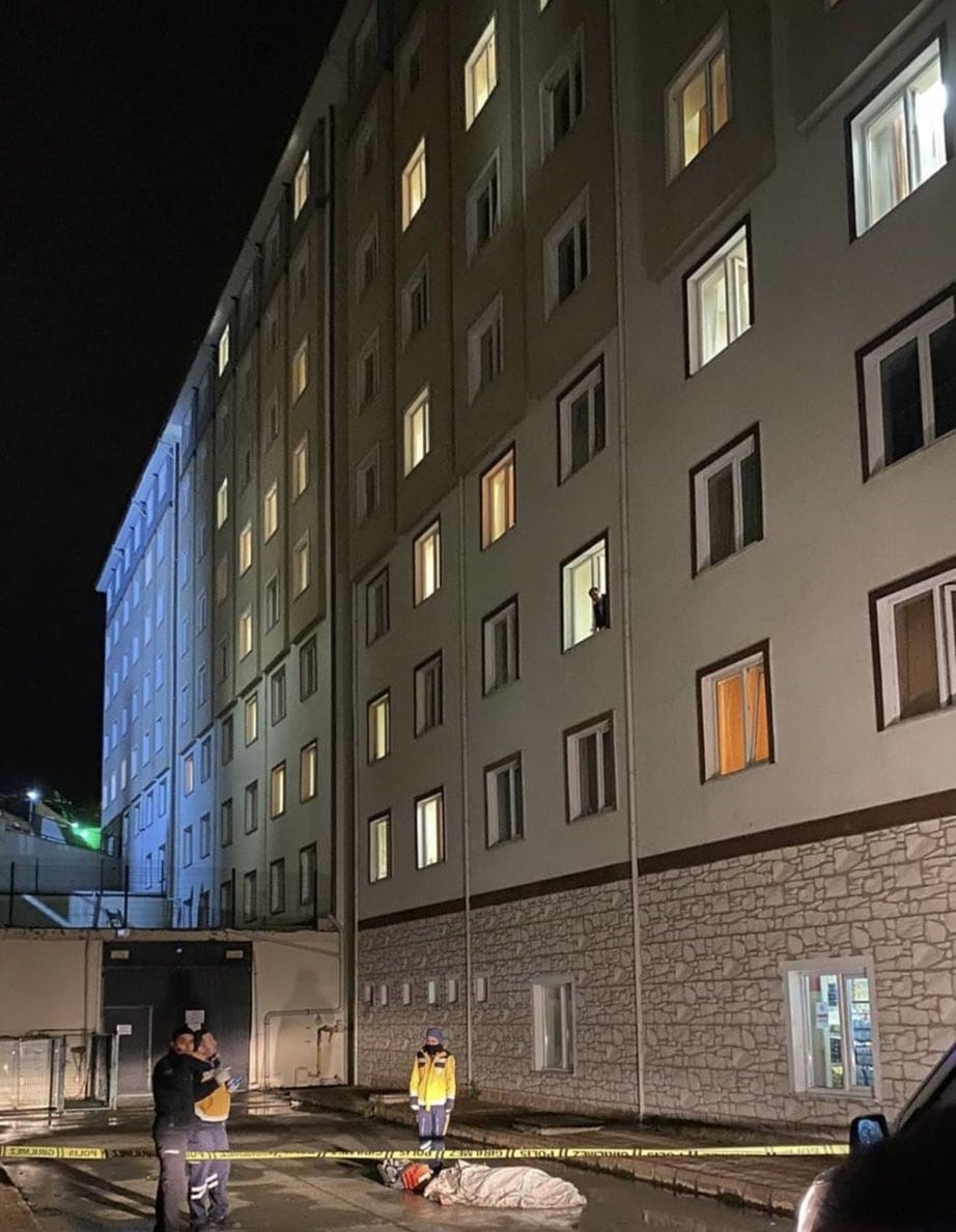 Karabük’ün Safranbolu ilçesinde bulunan öğrenci yurdunun 3. katındaki camından düşen