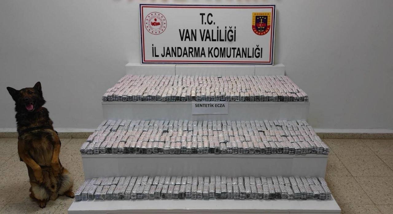 Van’da jandarma ekiplerince yürütülen çalışmalar sonucunda 14 kilo eroin ve