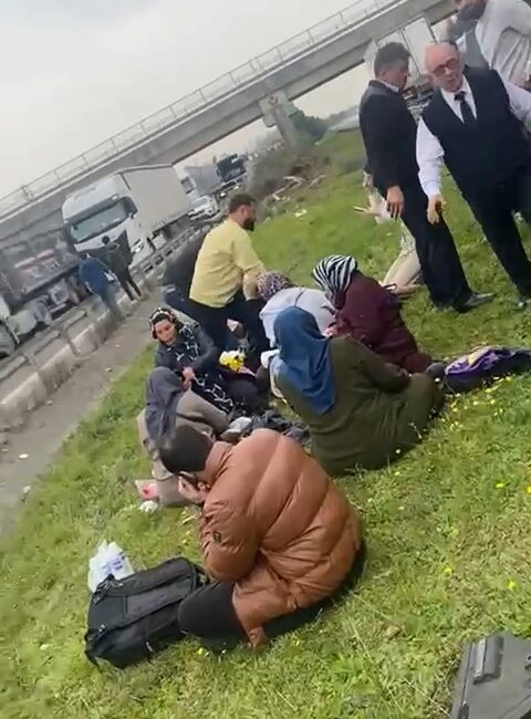 Düzce’de şehirlerarası yolcu otobüsü kaza yaptı. Olay yerine çok sayıda