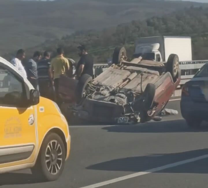 Bursa’da seyir halinde olan otomobil ile tır çarpıştı. Kazada otomobil