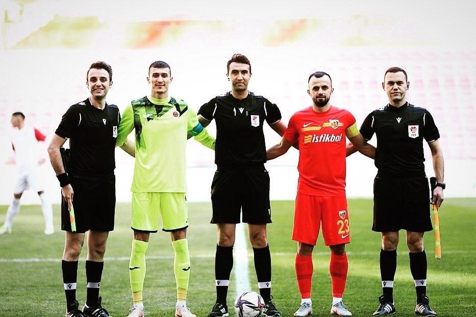 Kayseri’nin önemli futbol hakemlerinden Alim Kandemir, faal futbol hakemliğini bıraktı.