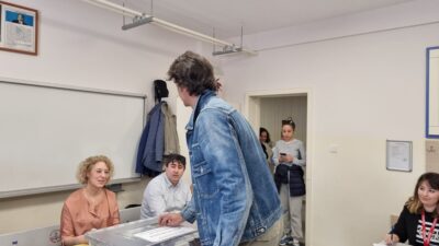 Eski milli basketbolcu İbrahim Kutluay Beşiktaş’ta bulunan Lütfi Banat İlkokuluna