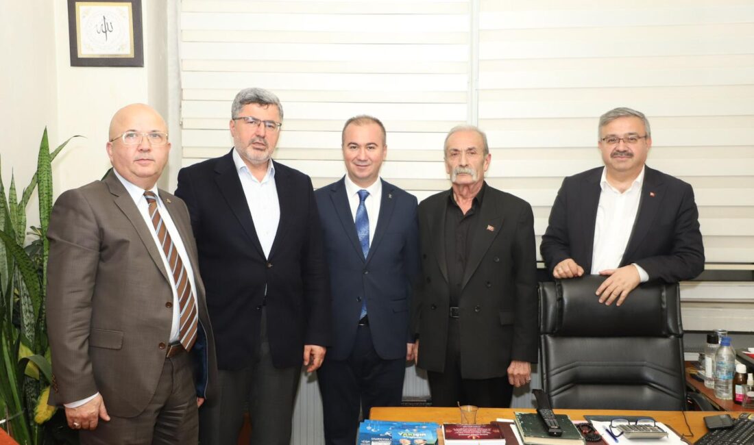 Merkez ve Dinar’da adaylara destek için ziyaretlerde bulunan AK Parti