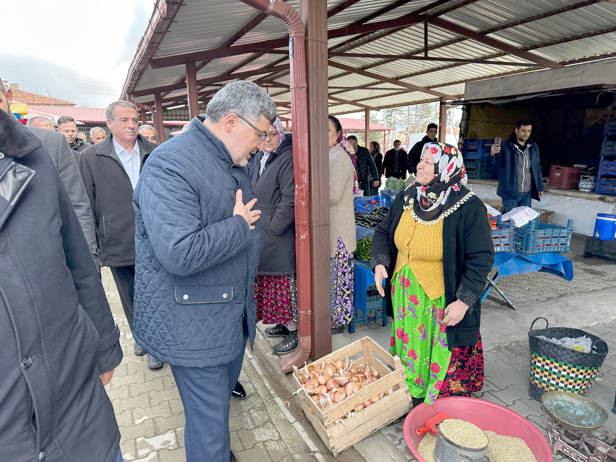 Afyonkarahisar’ın ilçelerinde ve beldelerinde temaslarda bulunan AK Parti Afyonkarahisar Milletvekili