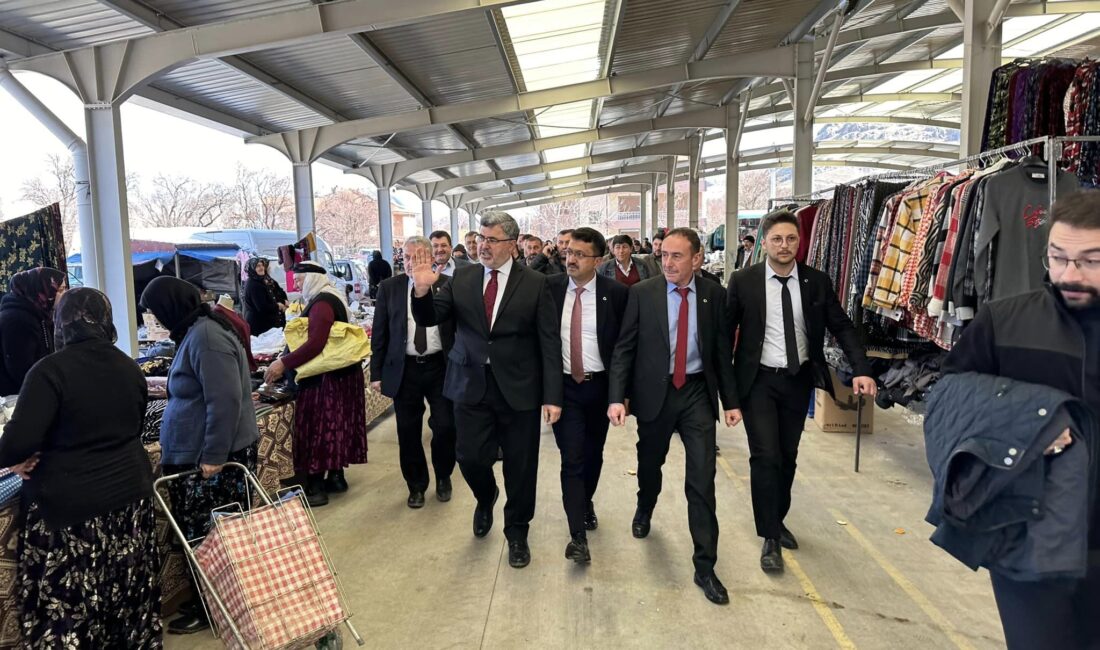 Dinar Tatarlı beldesindeki Seçim Koordinasyon Merkezi’nde partililerle buluşan AK Parti