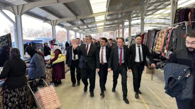 Dinar Tatarlı beldesindeki Seçim Koordinasyon Merkezi’nde partililerle buluşan AK Parti