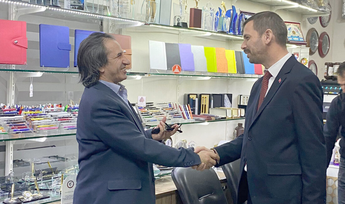 Afyonkarahisar’da Oruçoğlu ve Bozcalar Çarşısı’ndaki esnaflarla buluşan İYİ Parti Afyonkarahisar