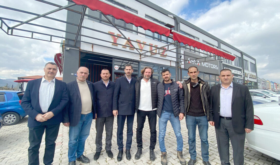 Afyonkarahisar’da esnafları ziyaret eden İYİ Parti Afyonkarahisar Belediye Başkan Adayı