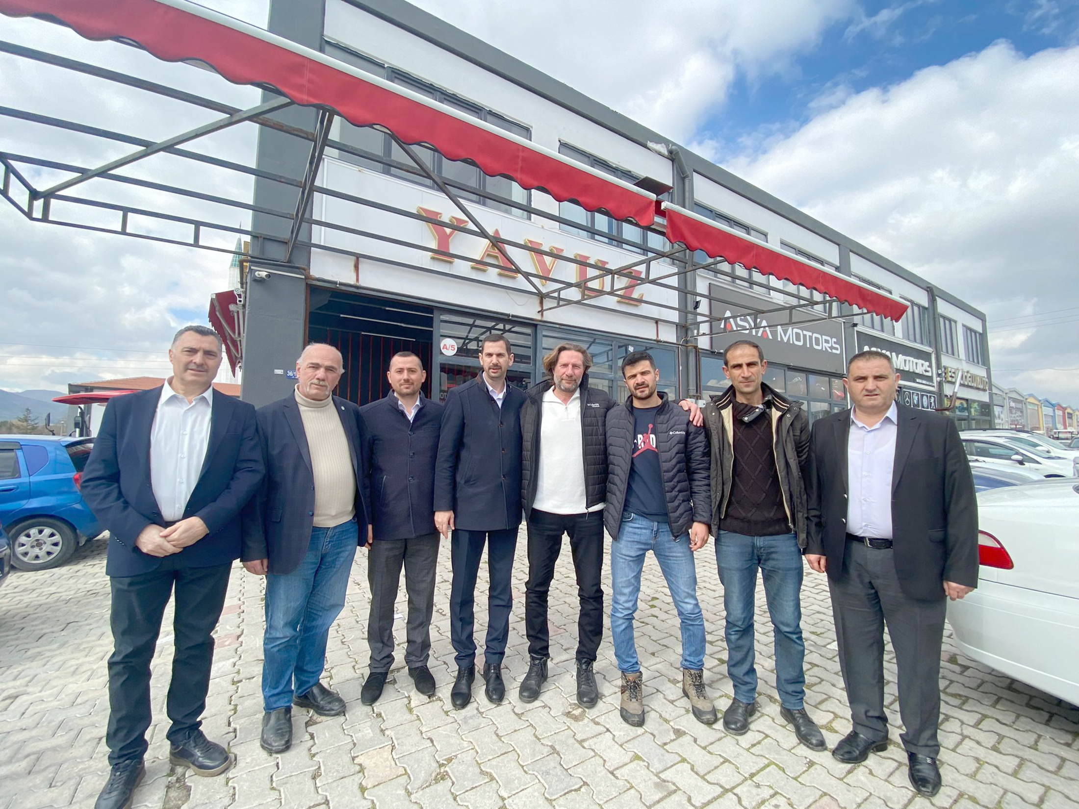 Afyonkarahisar’da esnafları ziyaret eden İYİ Parti Afyonkarahisar Belediye Başkan Adayı