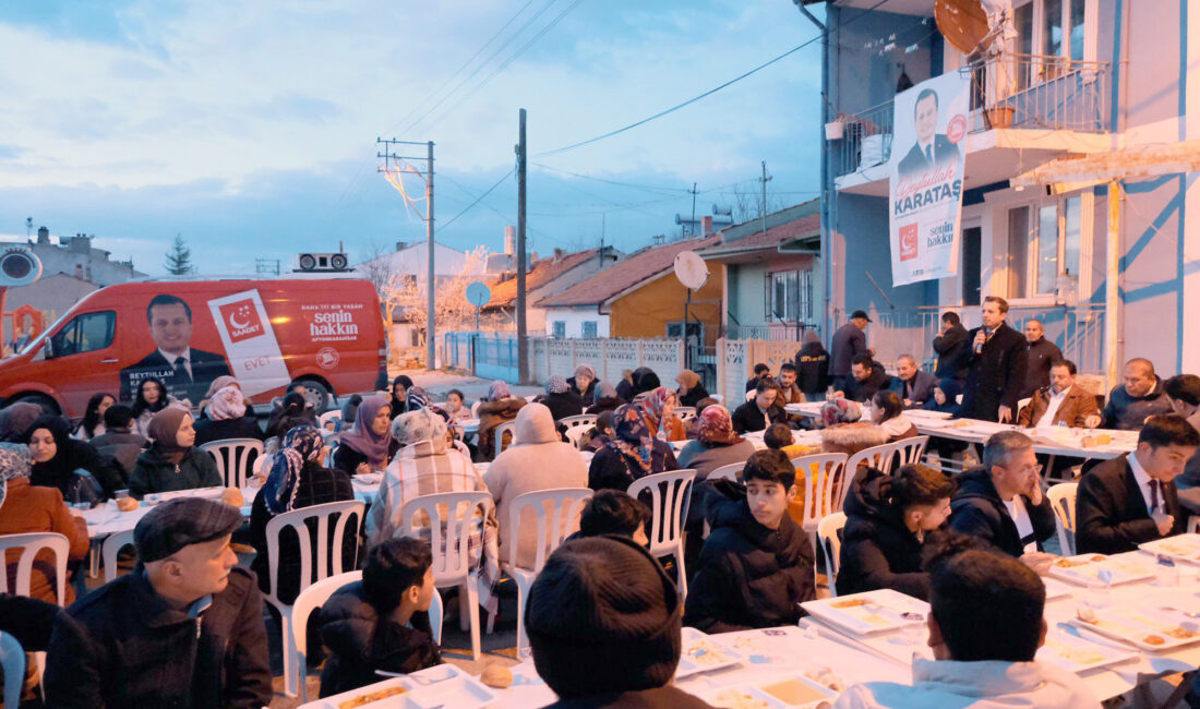 Saadet Partisi Afyonkarahisar Belediye Başkan Adayı Beytullah Karataş, iftarda mahalle