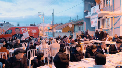 Saadet Partisi Afyonkarahisar Belediye Başkan Adayı Beytullah Karataş, iftarda mahalle
