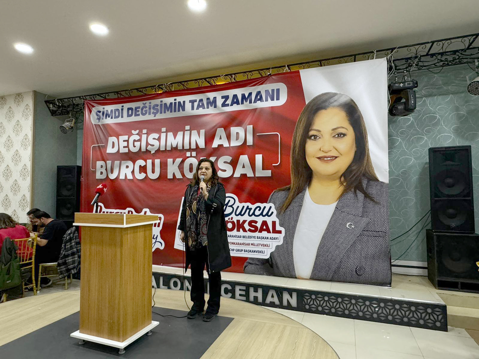 Afyonkarahisar Belediye Başkanlığı’na adaylığı kesinleştiği andan itibaren parti rozetini çıkardığını
