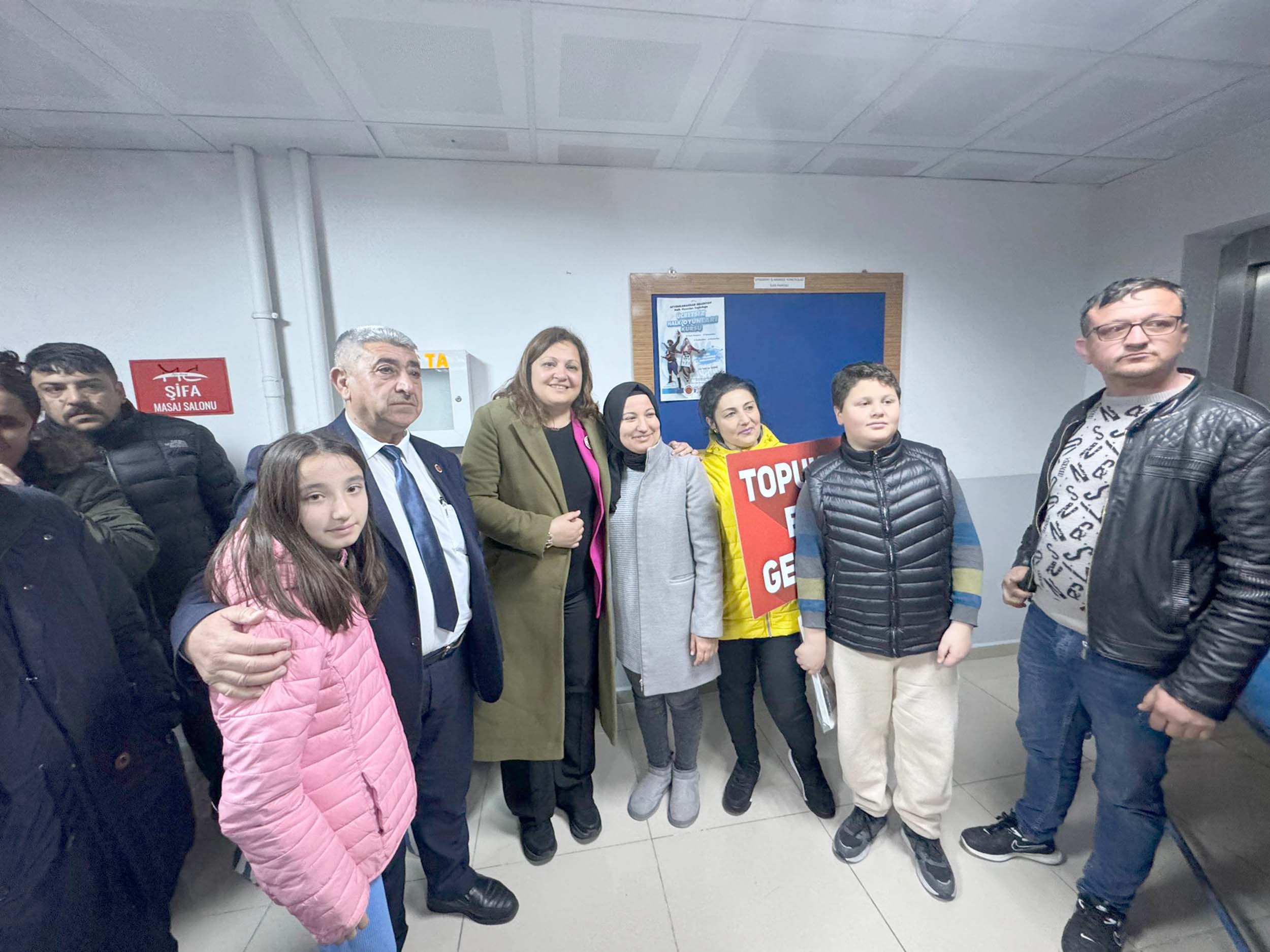 CHP Afyonkarahisar Belediye Başkan Adayı Av. Burcu Köksal, hemşehrilerinin desteğiyle