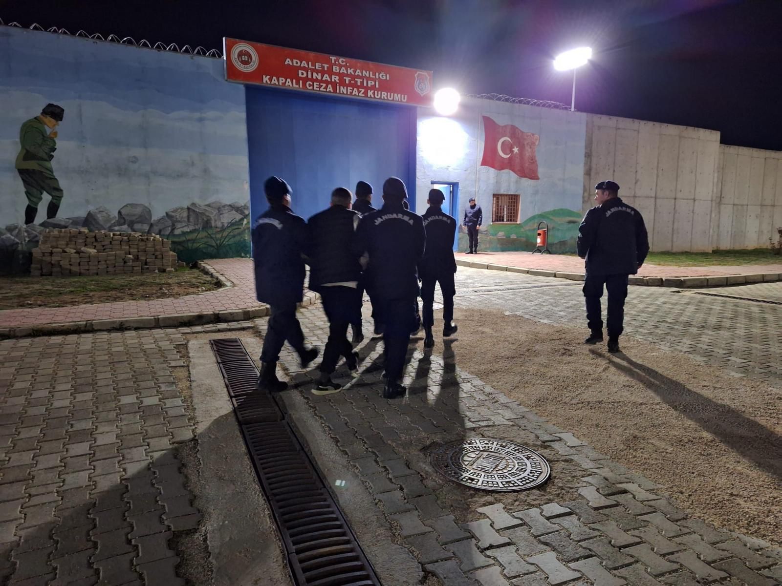 Dazkırı ilçesine bağlı Yüreğil köyünde, F.K. isimli şahsın evinde hırsızlık
