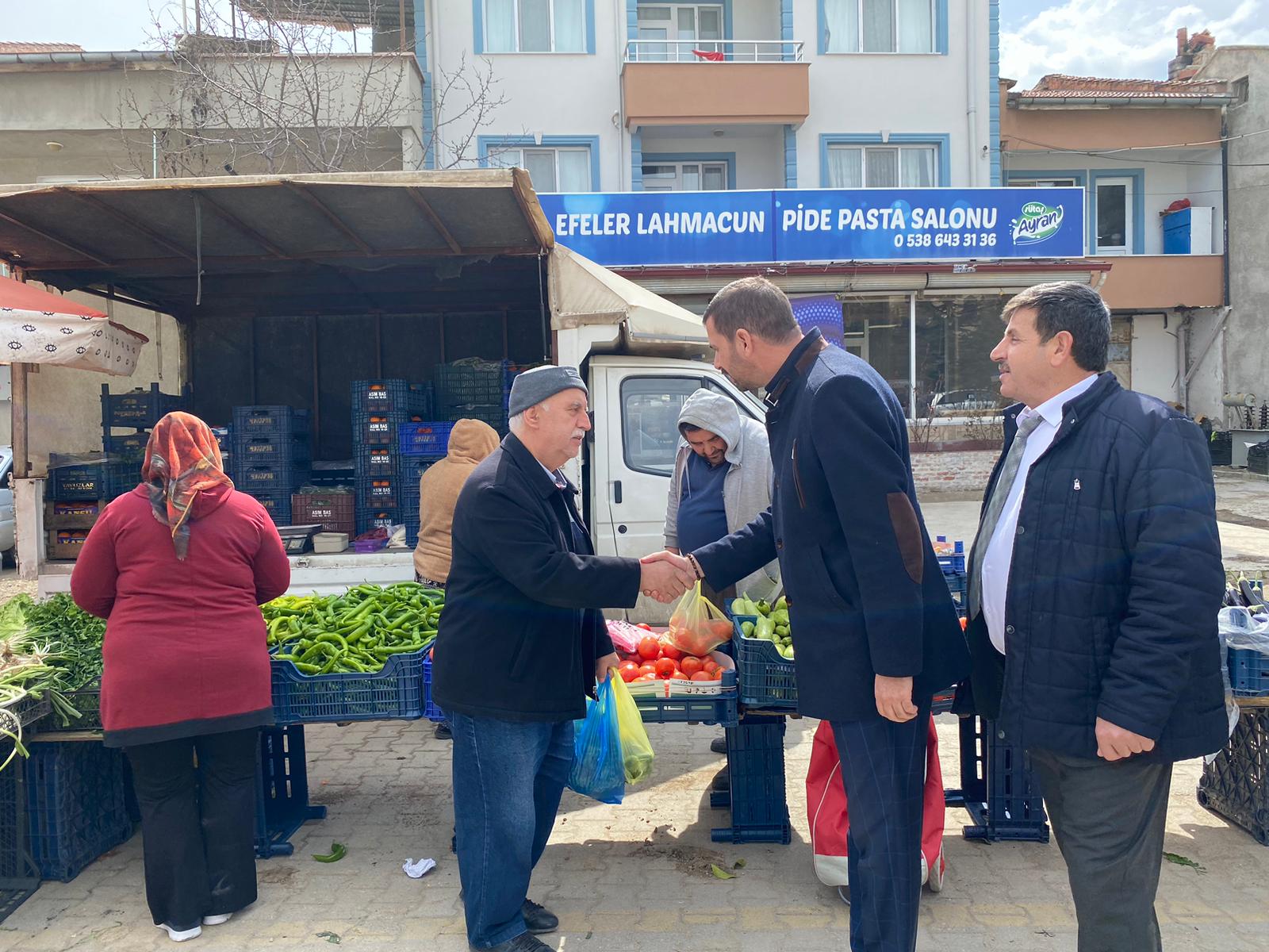İYİ Parti Afyonkarahisar Belediye Başkan Adayı Alper Yağcı pazaryeri ve