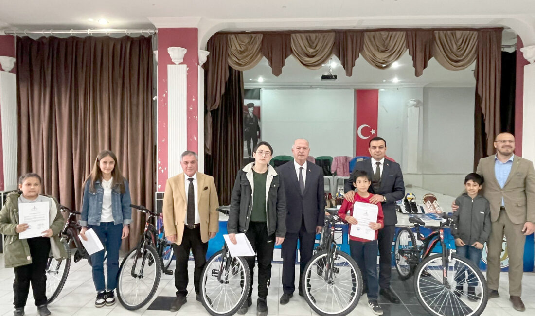 Evciler ilçesinde İlçe Milli Eğitim Müdürlüğü tarafından ilkokul, ortaokul ve