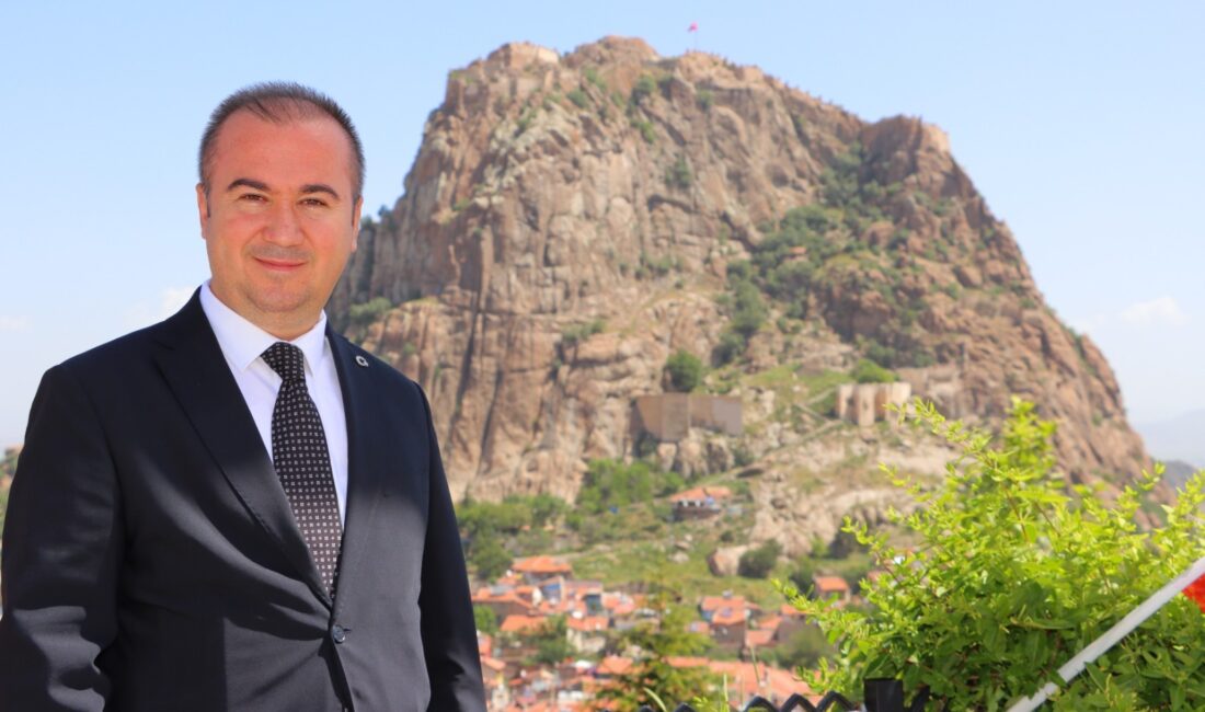AK Parti Afyonkarahisar Belediye Başkan Adayı Hüseyin Ceylan Uluçay göreve