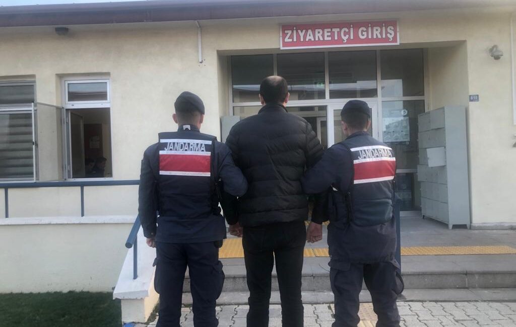 Afyonkarahisar’da Jandarma ekipleri 6 yıl 6 ay hapis cezası bulunan