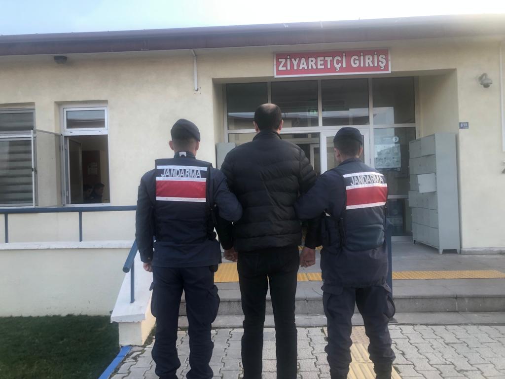 Afyonkarahisar’da Jandarma ekipleri 6 yıl 6 ay hapis cezası bulunan