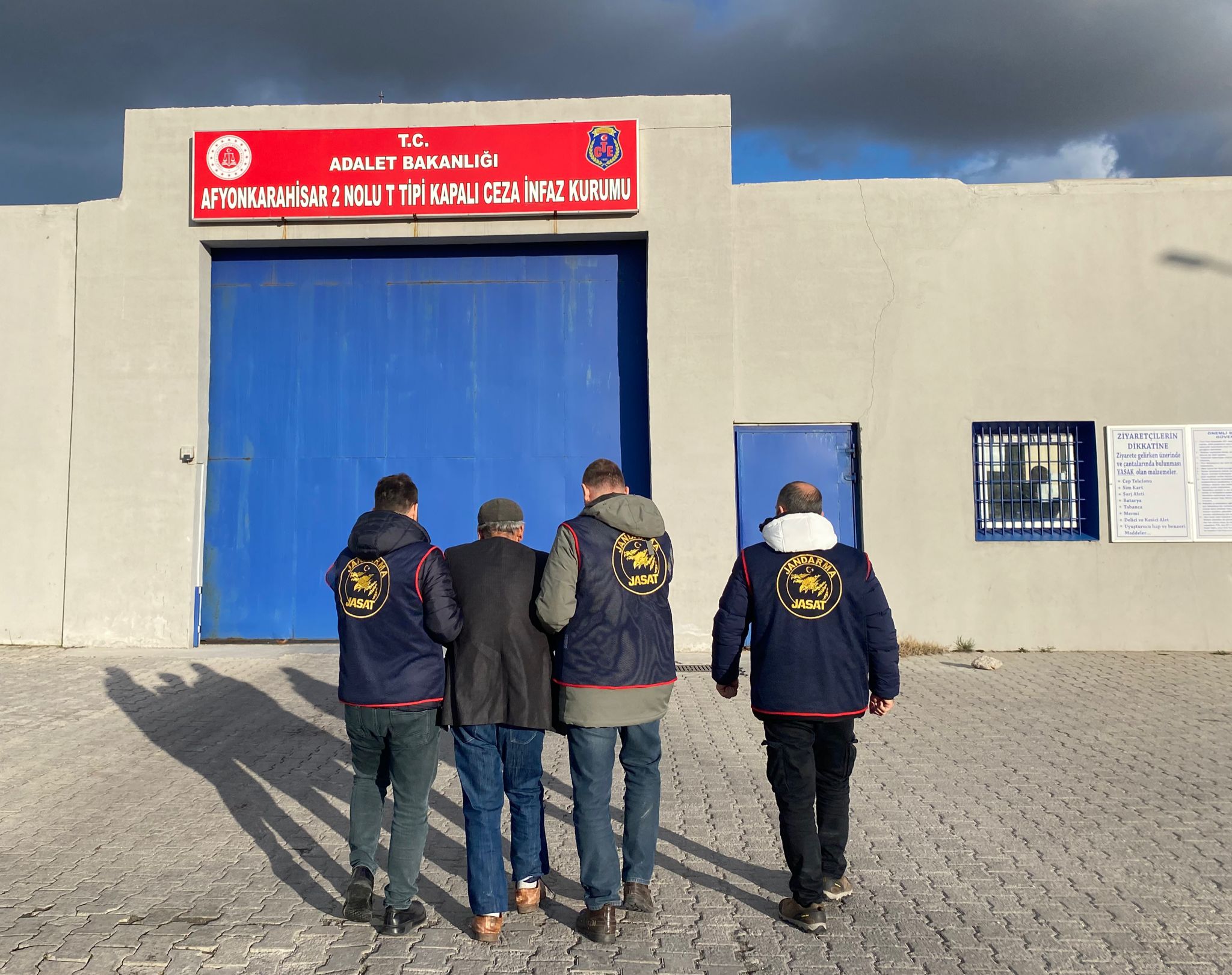 Afyonkarahisar İl Jandarma Komutanlığı ekipleri, 5 yıldır firari bulunan şahsı
