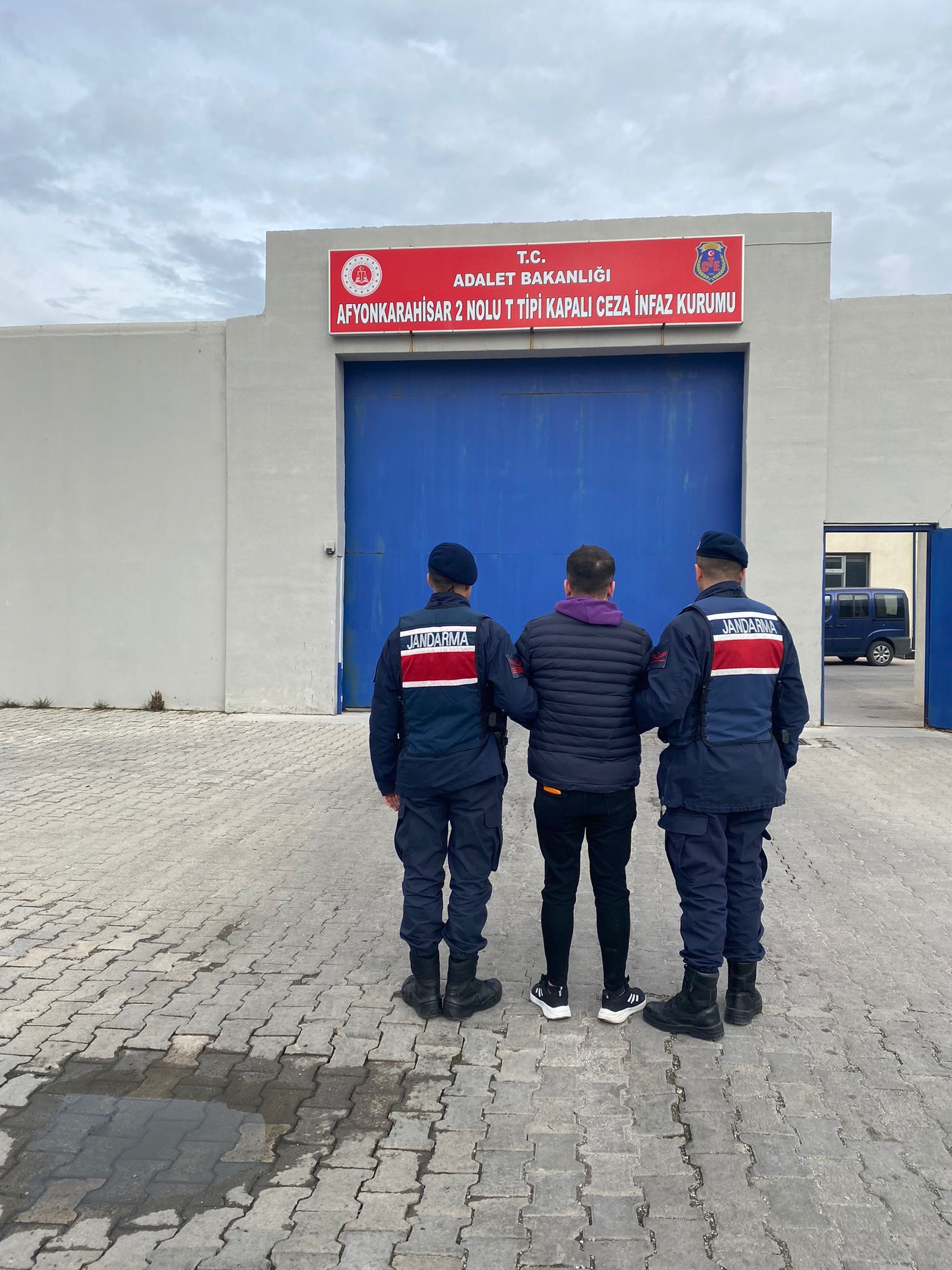 Zehir taciri yakayı ele verdi Afyonkarahisar İl Jandarma Komutanlığınca, aranan
