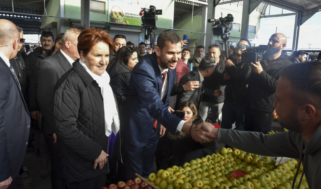 İYİ Parti Genel Başkanı Meral Akşener, İstanbul ve Ankara’daki teşkilatlarında