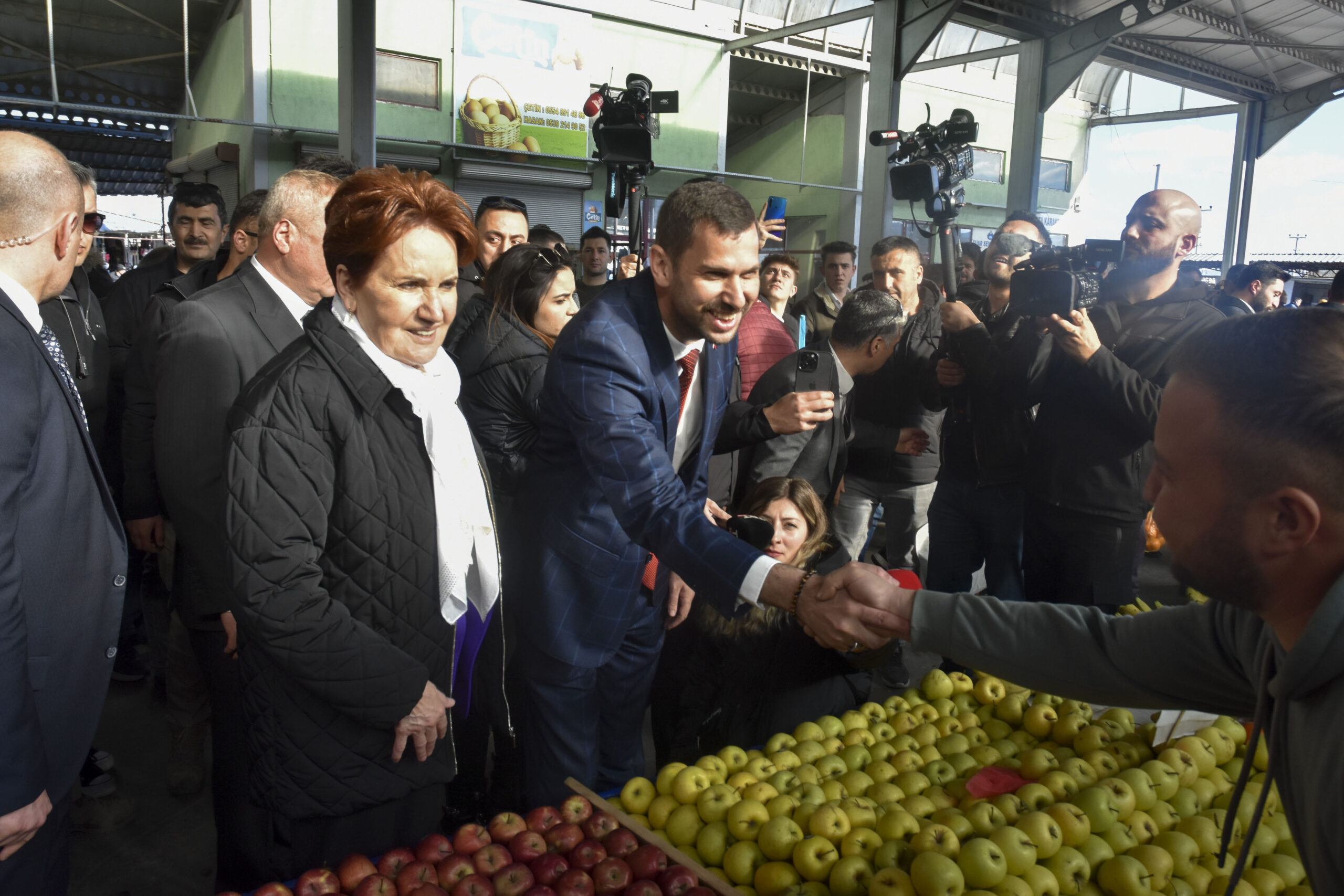 İYİ Parti Genel Başkanı Meral Akşener, İstanbul ve Ankara’daki teşkilatlarında