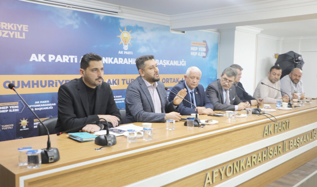 Seçim istişare toplantısında konuşan AK Parti Merkez İlçe Başkanı Serkan